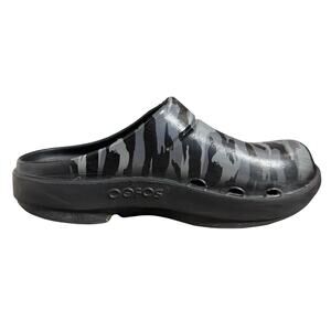 Oofos OOcloog Limited Camo Womens Size 7.0 Slip On Mules Gray Black Clogs Shoes